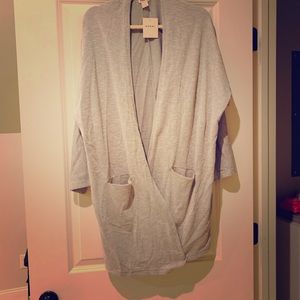 Women’s OSFA Sweater/Wrap. DONNI brand